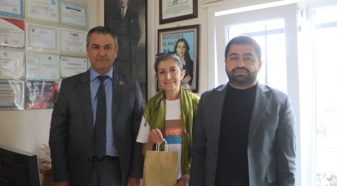 İzmit Belediyesinden kadın muhtarlara Anneler Günü ziyareti