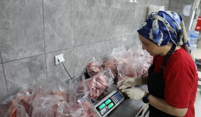 İzmit Belediyesinin et bağışı kampanyasıyla dayanışma büyüyor