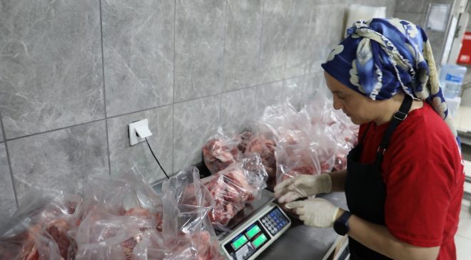 İzmit Belediyesinin et bağışı kampanyasıyla dayanışma büyüyor
