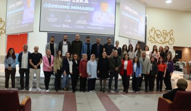 İzmit’te gençler yapay zeka ve eğitimin geleceğini konuştu