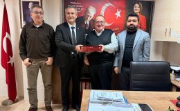 İzmit Belediyesinden muhtarlara doğum günü ziyareti