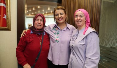 Fatma Başkan, Halk Günü’nde İzmitlilerin sesine kulak verdi
