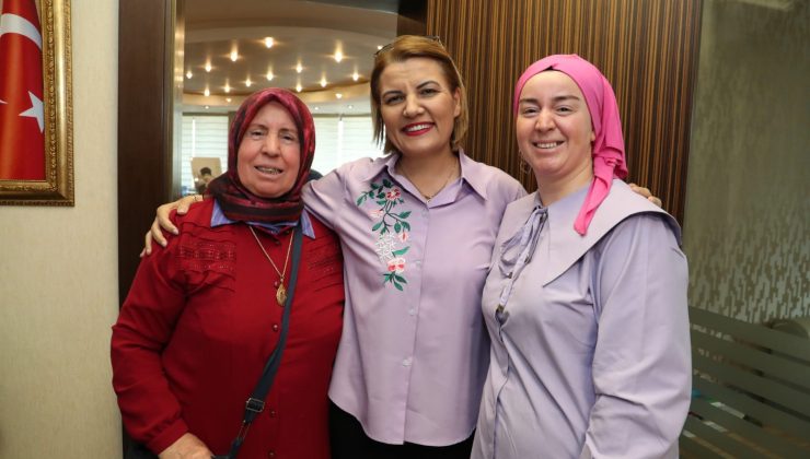 Fatma Başkan, Halk Günü’nde İzmitlilerin sesine kulak verdi