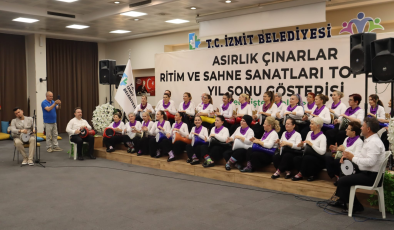 İzmit’in asırlık çınarları yıl sonu gösterisinde göz doldurdu
