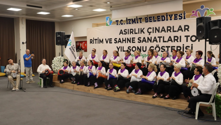 İzmit’in asırlık çınarları yıl sonu gösterisinde göz doldurdu