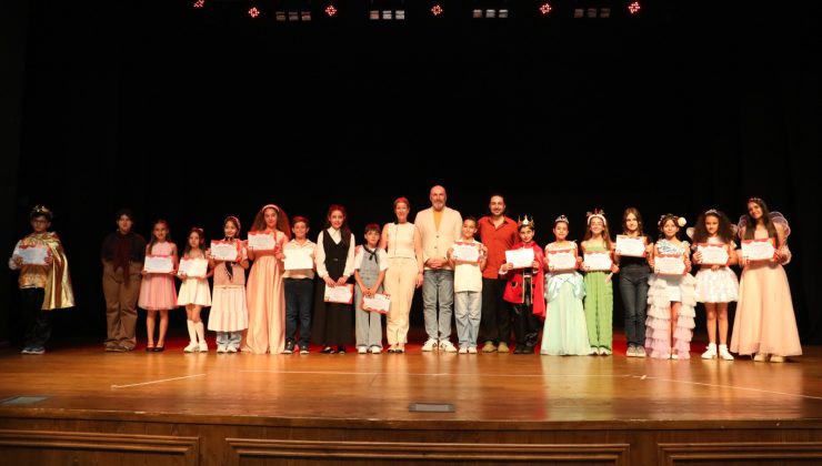 Sanat Akademisi’nin minik tiyatrocuları yıl sonu gösterisinde alkış topladı