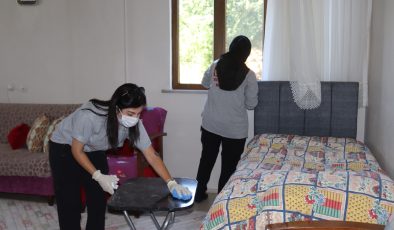 İzmit Belediyesi, Evde Temizlik Hizmeti ile vatandaşların hayatını kolaylaştırmaya devam ediyor