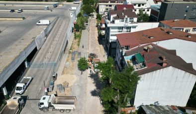 İzmit Belediyesi Paşa’da 5 ayrı noktada yol ve kaldırımları yeniliyor