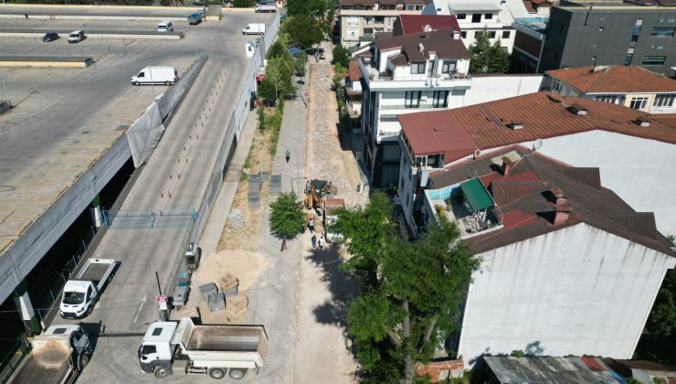 İzmit Belediyesi Paşa’da 5 ayrı noktada yol ve kaldırımları yeniliyor