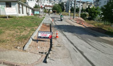 İzmit Belediyesinden Gündoğdu’ya yeni beton kaldırım