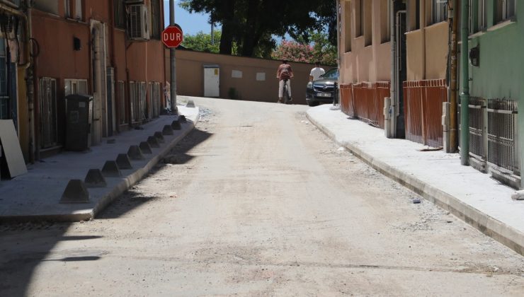 İzmit Belediyesinden Turgut ve Kozluk’ta kaldırım yenileme çalışması