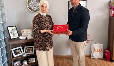 İzmit Belediyesinden muhtarlara doğum günü ziyareti