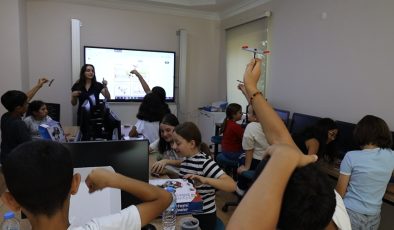 İzmit Belediyesi Robotik Kodlama ve Yazılım Evi’nde eğitimler başladı