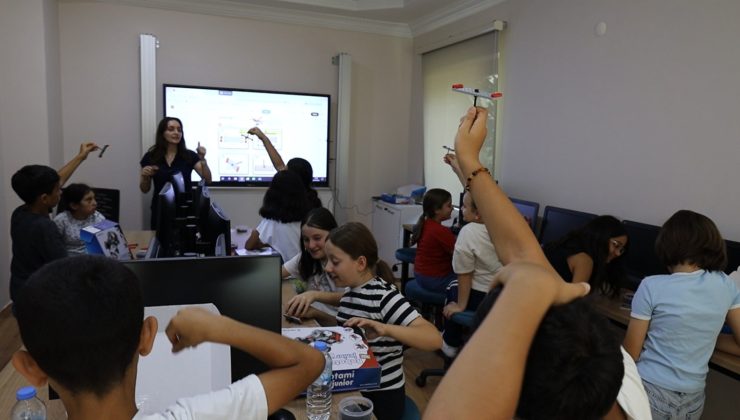 İzmit Belediyesi Robotik Kodlama ve Yazılım Evi’nde eğitimler başladı