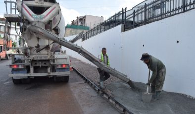 İzmit Belediyesinden Tüysüzler’e beton kaldırım